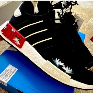 Adidas THEBE MAGUGU item code GX2074